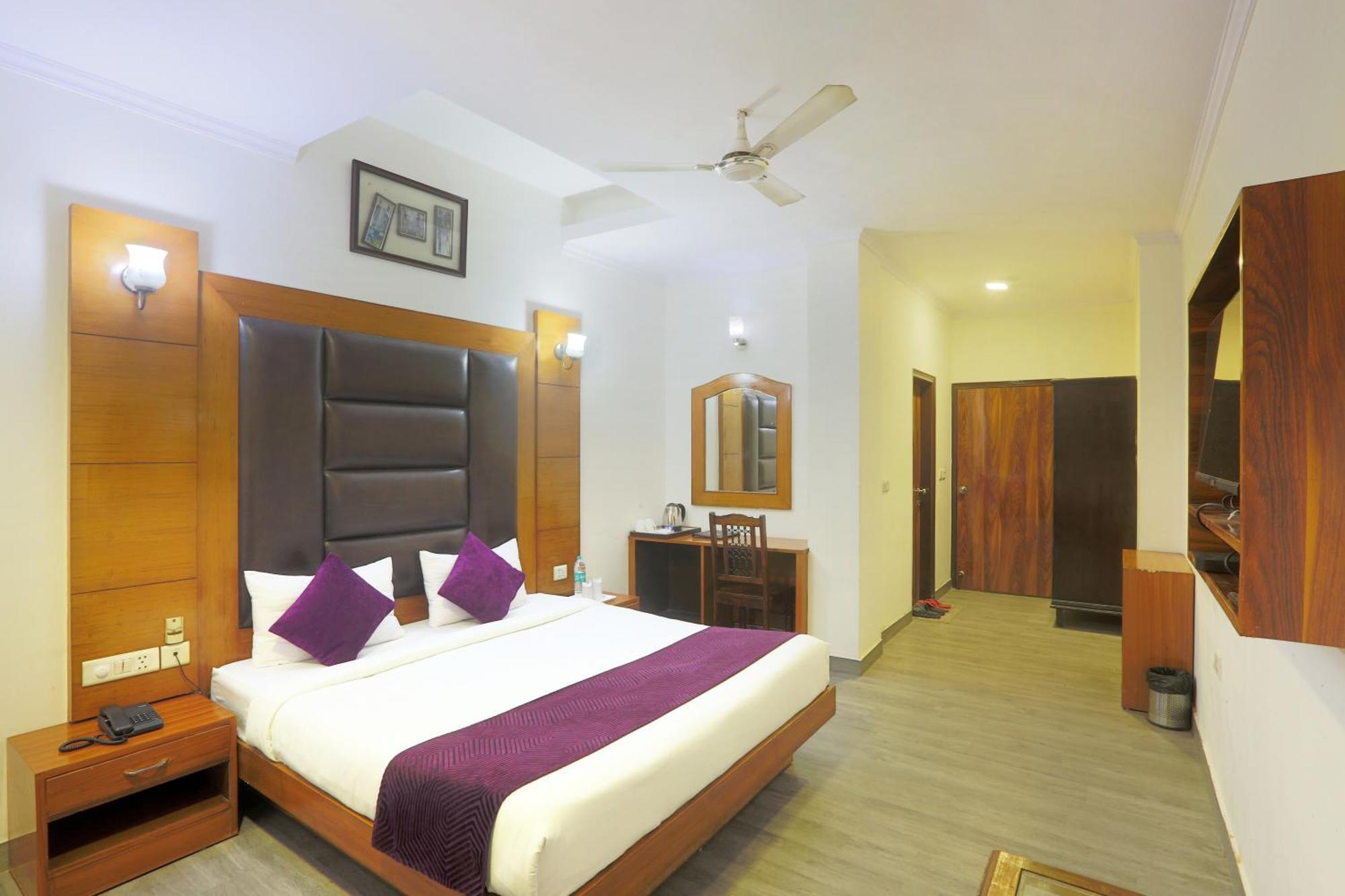 Grand Castel Blue At Igi Airport Hotel