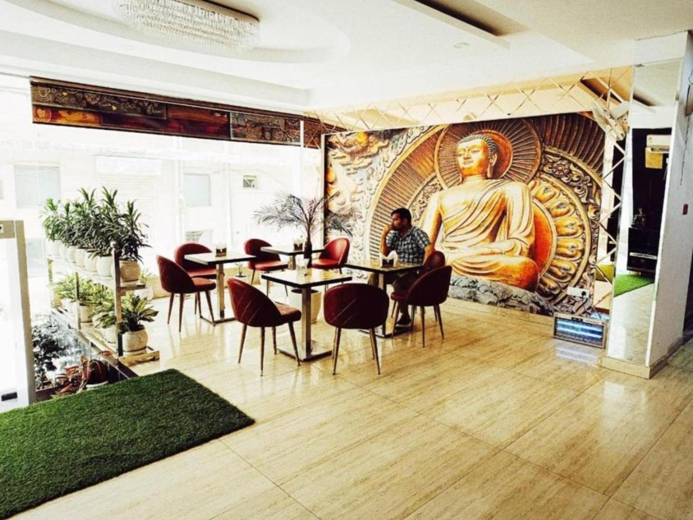 Hotel Grand Castel Blue At Igi Airport 4*
