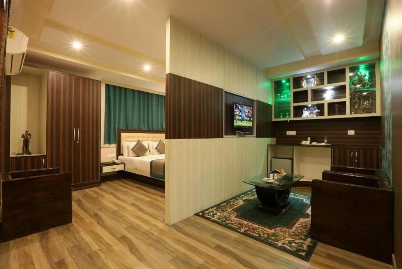 Hotel Grand Castel Blue At Igi Airport