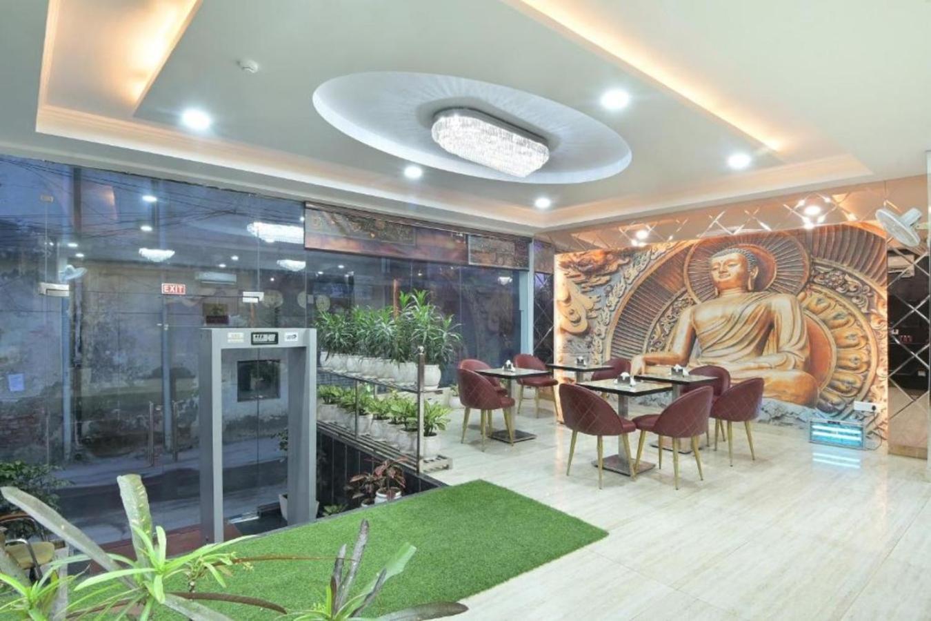 Hotel Grand Castel Blue At Igi Airport