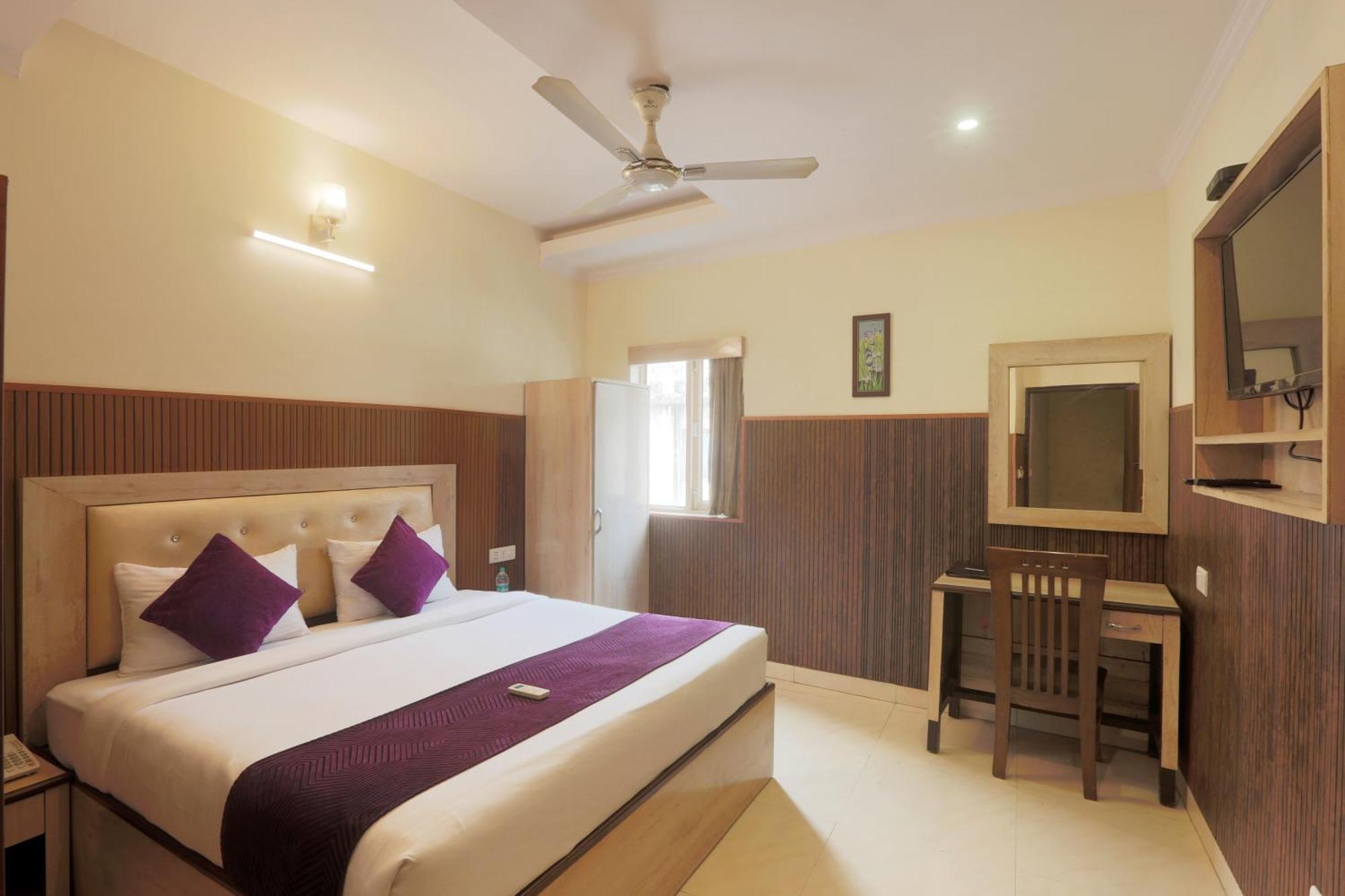 Hotel Grand Castel Blue At Igi Airport 4*
